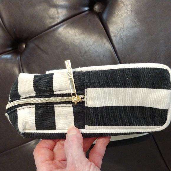 Lacome Set of two Makeup Bags with Goodies - Picture 4 of 16